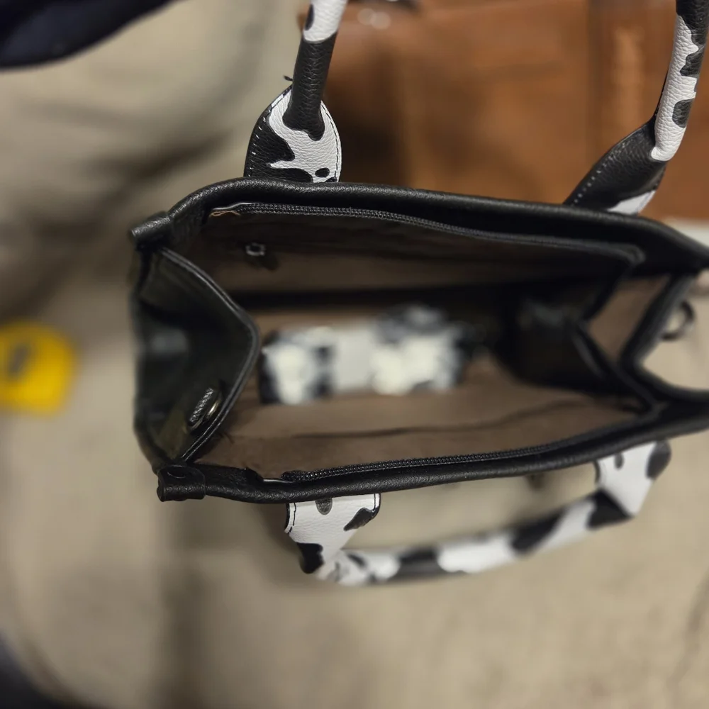 Stylish Black and Brown Women's Handbag, Wrangler Style (Not Authentic Wrangler) - Picture 3 of 7